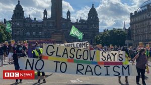 Anti-Rassismus-Kundgebung trotz Warnung vor "Fernbleiben"