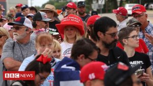 Donald Trump: Trotz der Befürchtungen des Coronavirus versammeln sich Menschenmengen zur Tulsa-Rallye