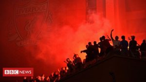 Liverpool FC: Ekstatische Fans feiern auf den Straßen