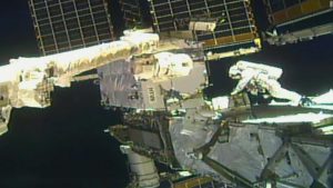 NASA-Astronauten führen einen zweiten Weltraumspaziergang durch, um die Leistung der Raumstation zu verbessern