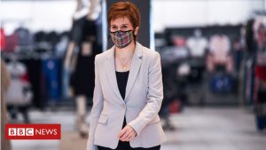 Coronavirus: Gesichtsbedeckungen müssen in schottischen Geschäften obligatorisch werden