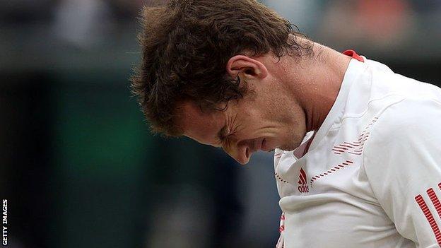 Ein emotionaler Andy Murray nach seiner Niederlage in Wimbledon 2012