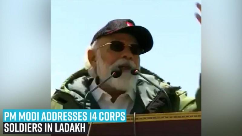 PM Modi spricht 14 Corps-Soldaten in Ladakh an
