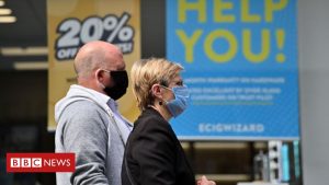 Coronavirus: Tragen Sie Masken in überfüllten öffentlichen Räumen, sagt der Wissenschaftsverband
