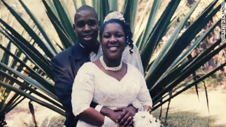 Ken und Elsie Sazuze lernten sich als Teenager in ihrer Heimat Malawi kennen. Als Erwachsene in Großbritannien beschlossen die beiden, wieder zur Schule zu gehen und Krankenpflege zu studieren. Beide waren bald Rassismus und Diskriminierung ausgesetzt, ertrugen aber gemeinsam ihre Kämpfe.