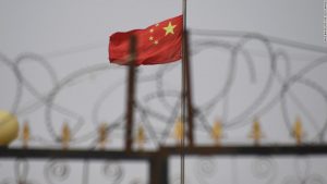 Die USA zielen auf chinesische Beamte wegen Menschenrechtsverletzungen in Xinjiang ab