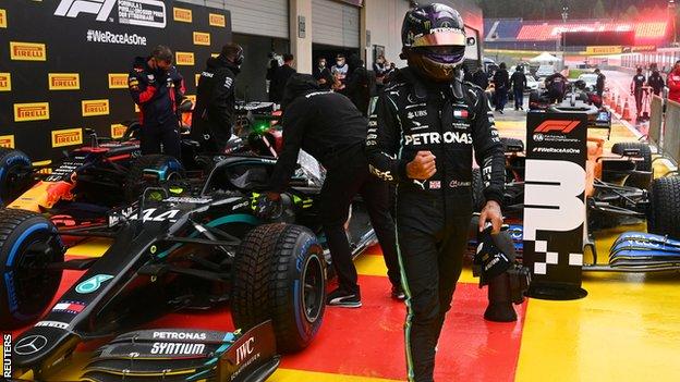 Lewis Hamilton feiert Pole Position