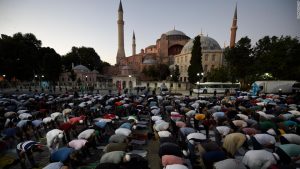 Hagia Sophia: Papst Franziskus "sehr traurig", als die Türkei das Museum in eine Moschee verwandelt