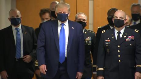Welche Trump-Maske kann sich nicht verbergen?