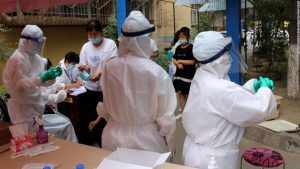 Xinjiang Kapital in Lockdown über Spike in Coronavirus-Fällen