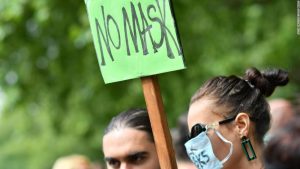 Proteste gegen Londoner Gesichtsmasken: Hunderte von Menschen, einige mit Masken, protestierten gegen das Tragen von Masken
