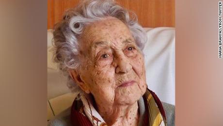 Der 113-jährige Spanier spricht nach dem Überleben des Coronavirus
