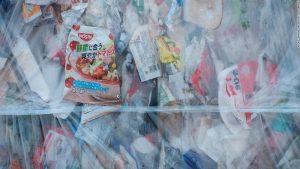 Japan hat gerade eine Gebühr für Plastiktüten angekündigt. Aber wird das seine Besessenheit von Plastik stoppen?
