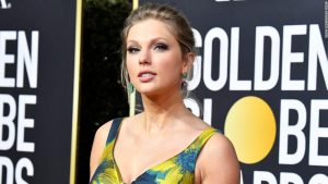 Taylor Swift benennt ihr Album Merch um, nachdem ein Unternehmen in Schwarzbesitz ihr Team beschuldigt hat, sein Design abgerissen zu haben