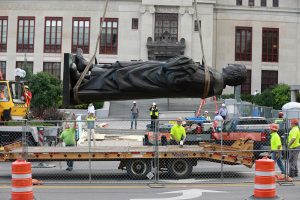 Christopher Columbus Statue vor dem Columbus City Hall entfernt