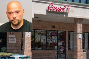 Die Krippe von Long Island Carvel wurde entlassen, weil sie sich geweigert hatte, hustenlosen, maskenlosen Kunden zu dienen