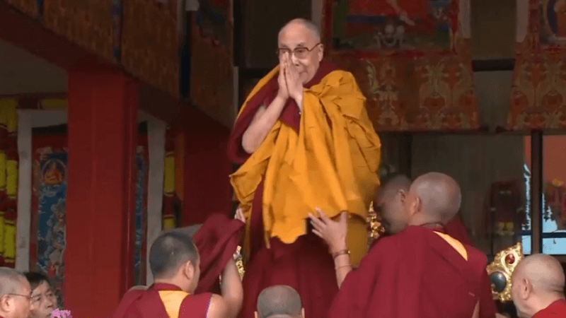 Der Dalai Lama besucht das Kloster in der umstrittenen Region Arunachal Pradesh