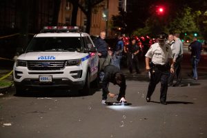 Einjähriger Junge unter vier Menschen wurde vor dem Brooklyn Park erschossen