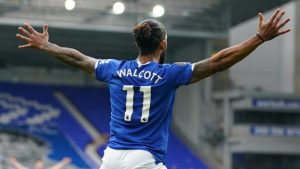 Everton 1: 1 Aston Villa: Der späte Ausgleichstreffer von Theo Walcott bestreitet den entscheidenden Sieg von Villa