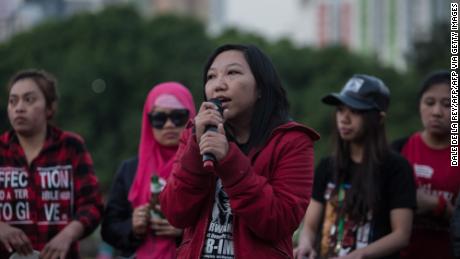 Die ehemalige indonesische Hausangestellte Erwiana Sulistyaningsih spricht während einer Veranstaltung in Hongkong am 27. März 2016. 