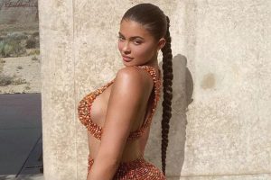 Kylie Jenner posiert in einem sexy Outfit aus 'Heilkristallen'