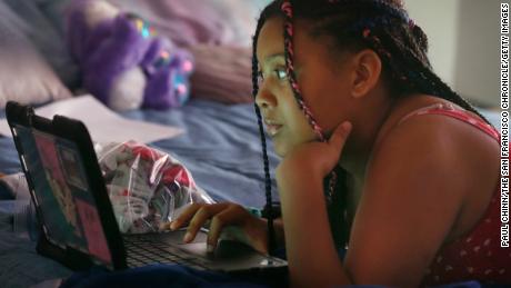 Diese Kinder werden zurückgelassen, wenn Schulen online gehen