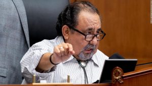 Raul Grijalva: Demokratischer Kongressabgeordneter aus Arizona testet positiv auf Covid-19
