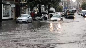Gewitter in Wales bringen Stromausfälle und Sturzfluten