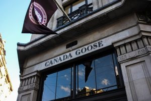 Canada Goose schneidet die Produktion ab, da Coronavirus den Umsatz erreicht