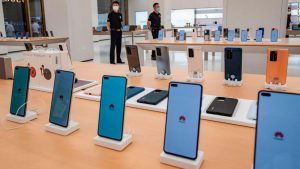 Das Smartphone-Geschäft von Huawei ist gefährdet, nachdem die USA den Zugang zu fortschrittlichen Chips gesperrt haben