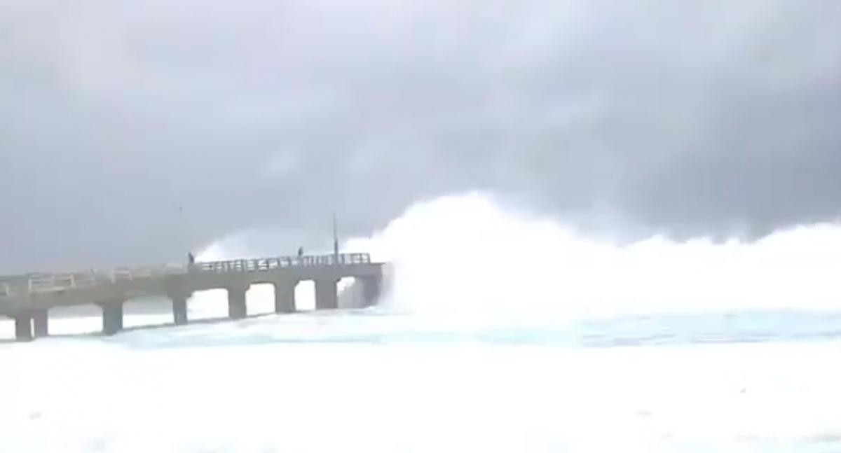 Old video shared as Bandra-Worli Sea Link getting by high tides