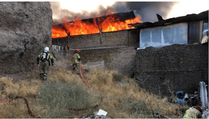 Iran: 4 bei Explosion verletzt, Feuer im Verlagsbereich in Teheran