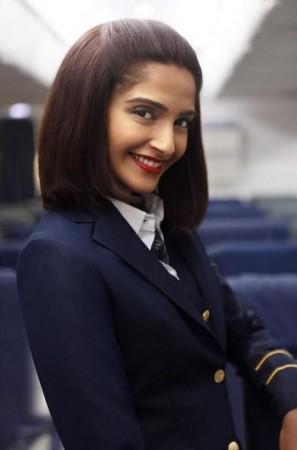 Erster Blick: Sonam Kapoor ähnelt der tapferen Stewardess Neerja Bhanot in Ram Madhvani Regie 'Neerja'