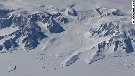 Die Erwärmung des Ozeans verursacht in Grönland und der Antarktis einen massiven Verlust der Eisdecke, wie eine NASA-Studie zeigt