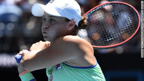 Die Australierin Ashleigh Barty kehrt beim Viertelfinalspiel ihrer Frauen beim Australian Open-Tennisturnier am 28. Januar 2020 in Melbourne gegen die Tschechin Petra Kvitova zurück.